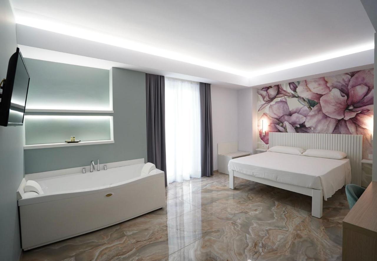 Deluxe Double Room Bath