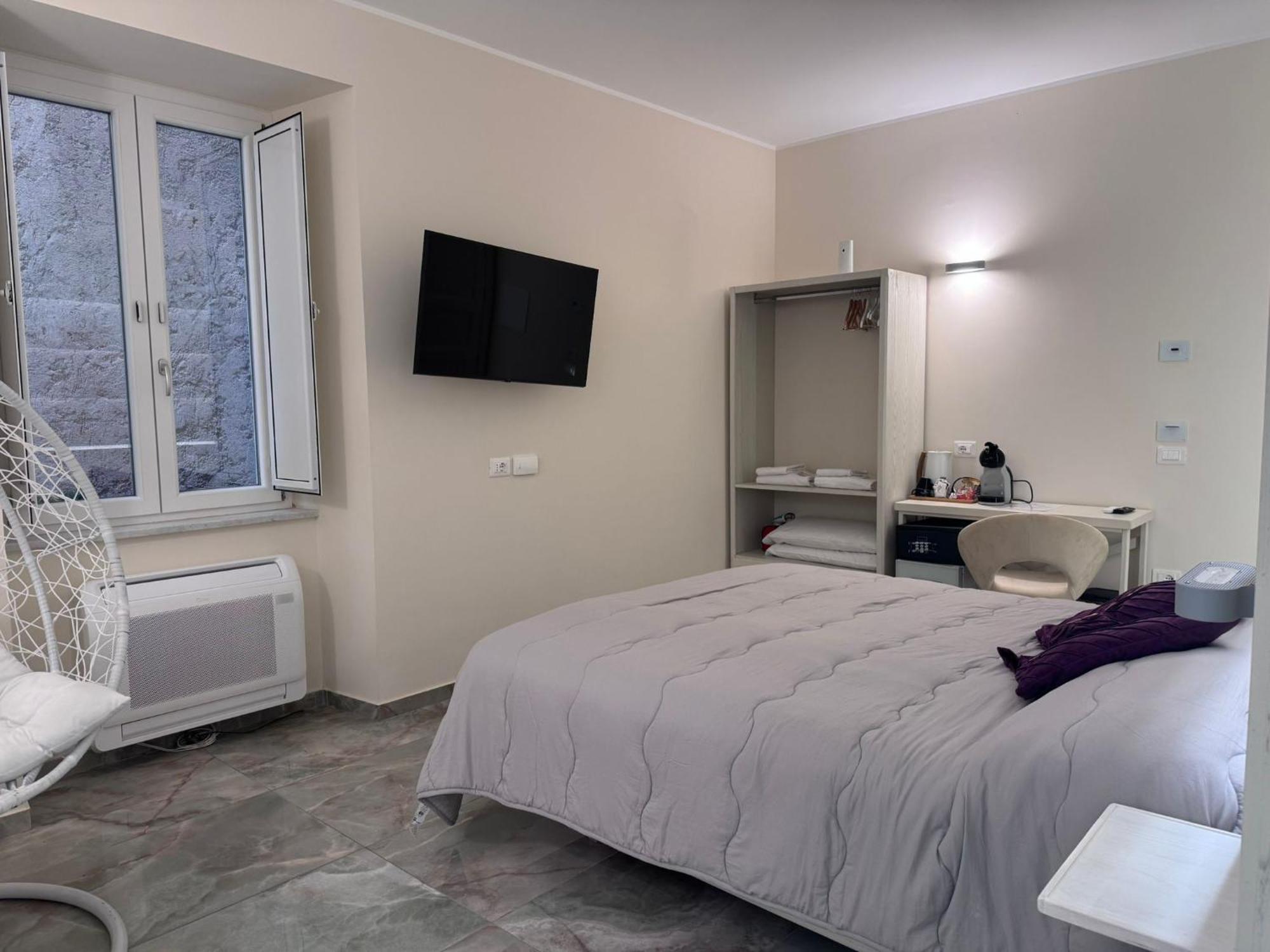 Deluxe Queen Room Annex