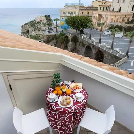 B&B Island Tropea -Sea View Rooms & Suites--2